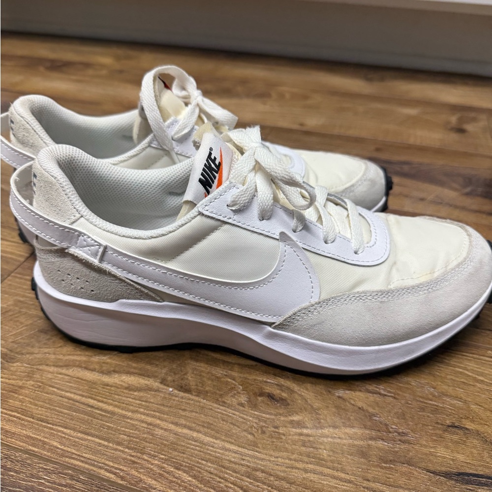 Nike Women's waffle debut sneaker